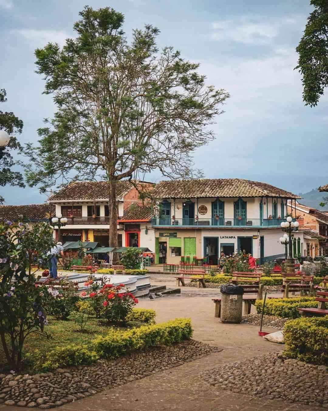 Hostal Y Cabanas Los Juanes 贾丁 外观 照片